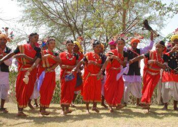 Members of Korku tribe of Madhya Pradesh presenting a dance performance
