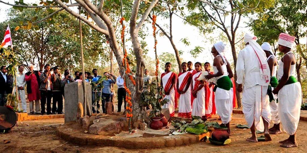 Tribes Of India - Worshipping ‘Sarna’ or Sal tree