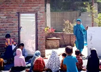 आह! कितना मुश्किल है घुमंतू बच्चों का पढऩा