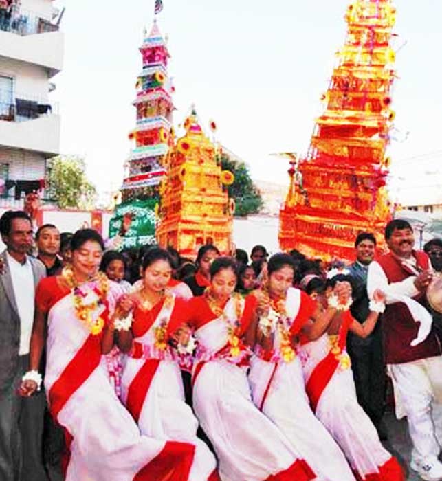 Ranchi University students performing traditional dance in Tusu Festival - The Indian Tribal