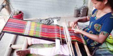 Indigenous Tribes of India | The Indian Tribal | Tripura traditionally dress | Tripuri women in rural households prefer to weave their own Risa and Rignai ( A unique traditional tribal attire)