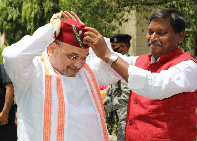 The Indian Tribal News | Union Tribal Affairs Minister Arjun Munda welcoming Union Home Minister Amit Shah at the inauguration of NTRI in New Delhi