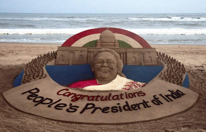 President Election Indian Result -Sand artist Sudarsan Pattnaik congratulates the President-elect in his own style