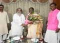 President Droupadi Murmu, The Indian Tribal News , India News Politics President Elections 2022, NDA's presidential candidate Draupadi Murmu meeting JMM supremo Shibu Soren and Jharkhand Chief Minister Hemant Soren while canvassing support for her candidature in Ranchi recently. Also seen is Union Tribal Affairs Minister Arjun Munda