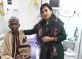 The Indian Tribal News | Social Worker Mamata Behera With Padma Shri Kamala Pujari In The Hospital