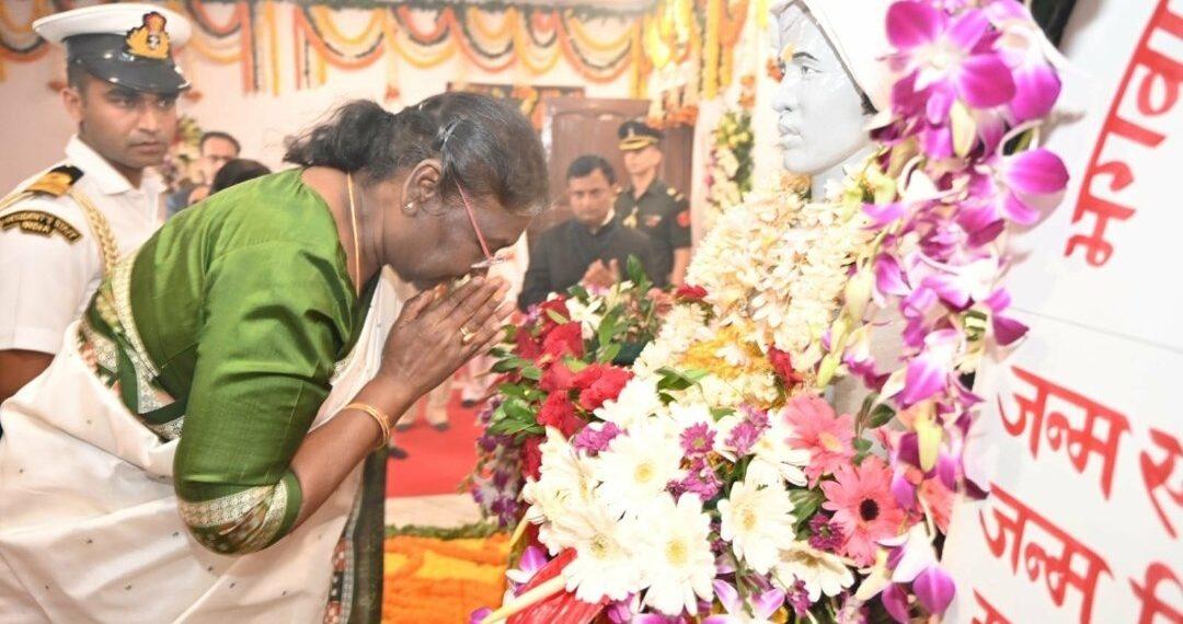 President Droupadi Murmu Paid Floral Tributes To Tribal Icon Birsa Munda At His Birthplace, Ulihatu