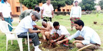 The Indian Tribal News | Dhuni Soren (in cap)