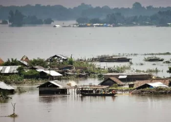 दिल के अरमान बाढ़ में ही बह गए