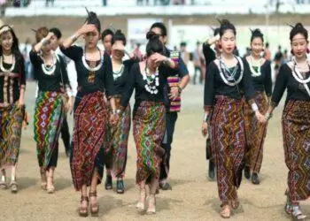 हुनरमंद हाथों का कमाल है इनके कपड़े और आभूषण