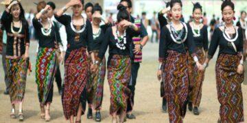 हुनरमंद हाथों का कमाल है इनके कपड़े और आभूषण