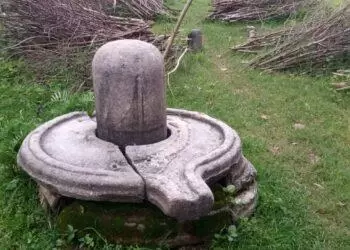 A Shivling Near The Cave Temple. It IS Said There Are 360 Shivlings And Small Ponds In The Area