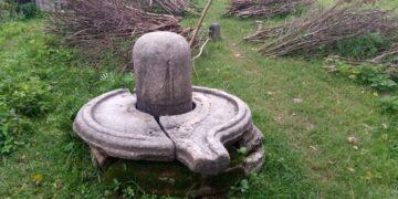 A Shivling Near The Cave Temple. It IS Said There Are 360 Shivlings And Small Ponds In The Area