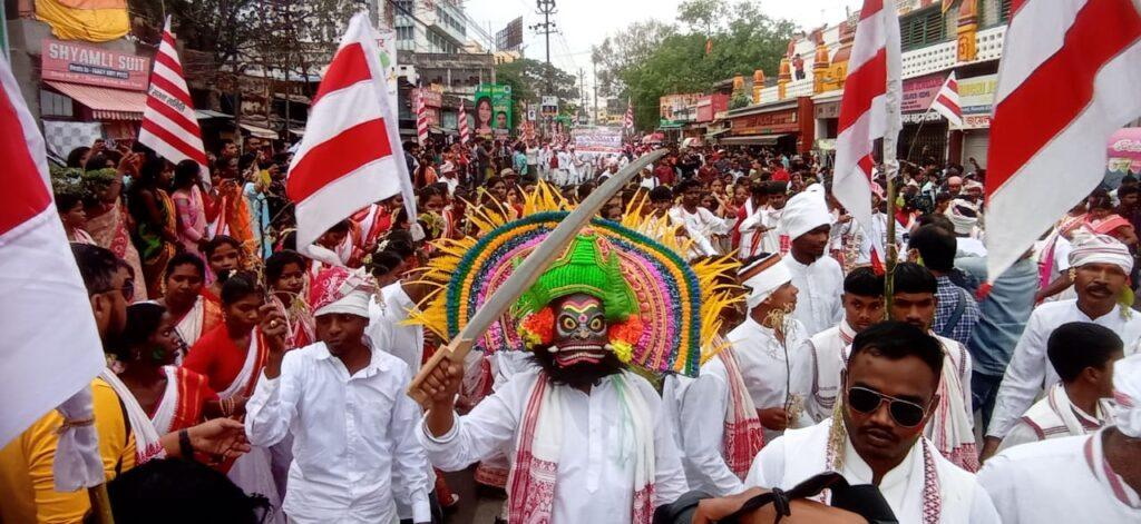 सरहुल शोभायात्रा की झांकी का एक दृश्य