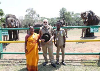 PM Modi With Elephant Caretakers Bomman And Bellie