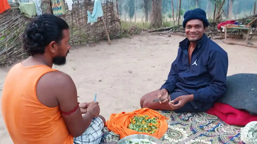 Cutting bitter gourd for dinner. Many residents refrain from eating non-vegetarian food in this Gond village. There are 29 households with a population of around 150.
