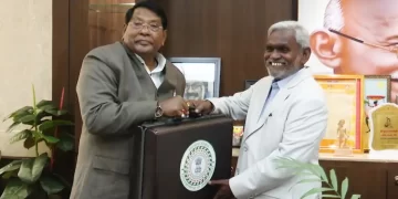 Finance Minister Rameshwar Oraon Meeting Chief Minister Champai Soren Before Tabling The Annual Budget