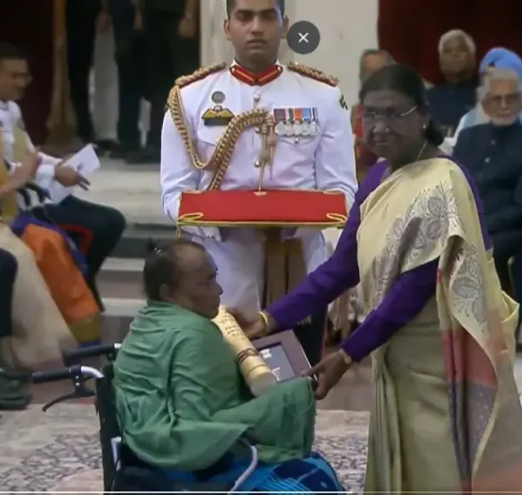 Wife Of Late Shibu Soren Receiving Padma Bhushan On Bhealf Of Her Deceased Husband The Indian Tribal